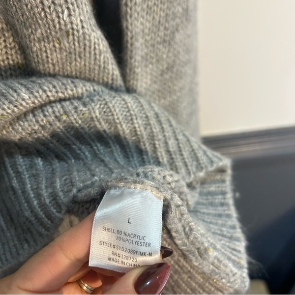 Gray Turtle Neck Sparkly Sweater with Braided Detail on Sleeve size L Dee Elly - Picture 9 of 10